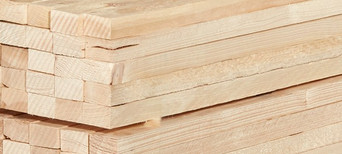 Dachlatten aus Holz bei Kuhmann und Dill